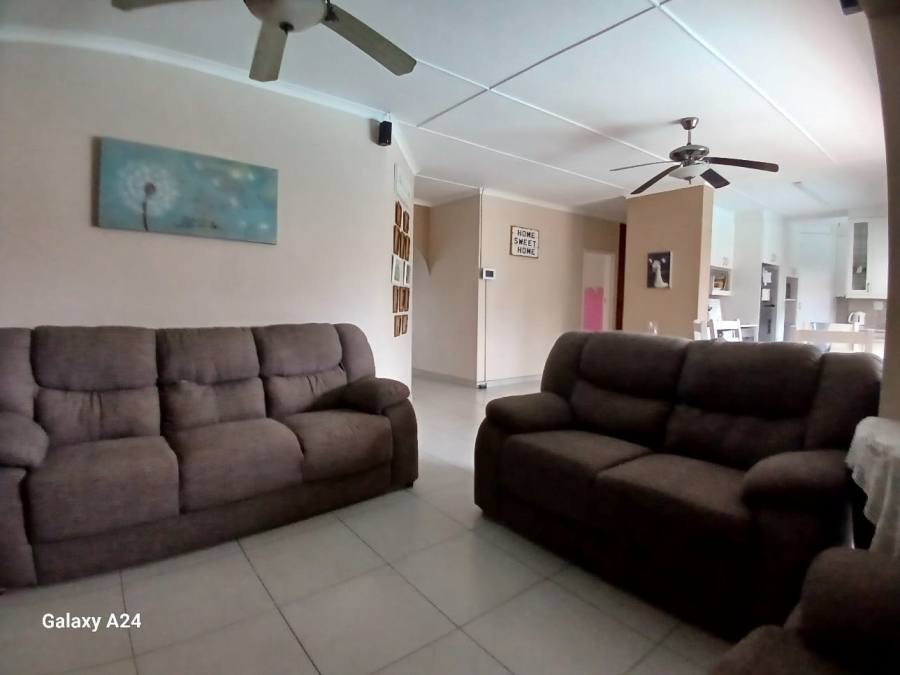 5 Bedroom Property for Sale in Beacon Bay Eastern Cape